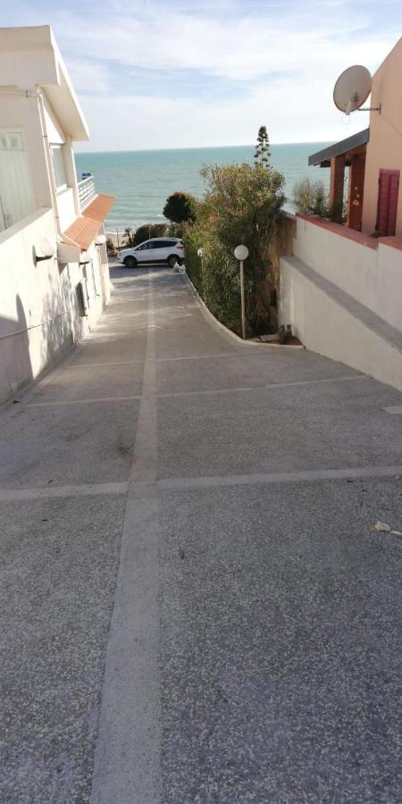 Villetta Sullo Scoglio Gela Exteriör bild