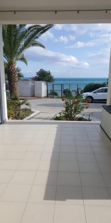 Villetta Sullo Scoglio Gela Exteriör bild