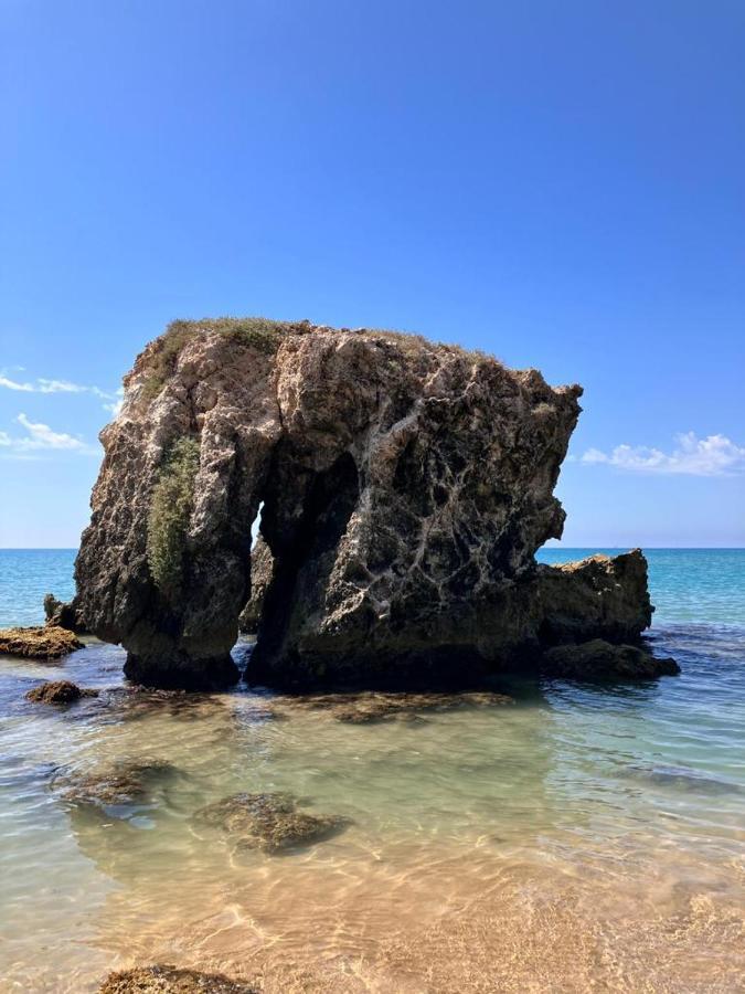 Villetta Sullo Scoglio Gela Exteriör bild