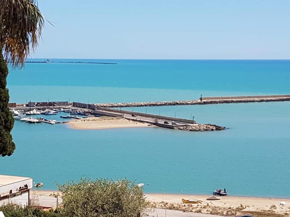 Villetta Sullo Scoglio Gela Exteriör bild